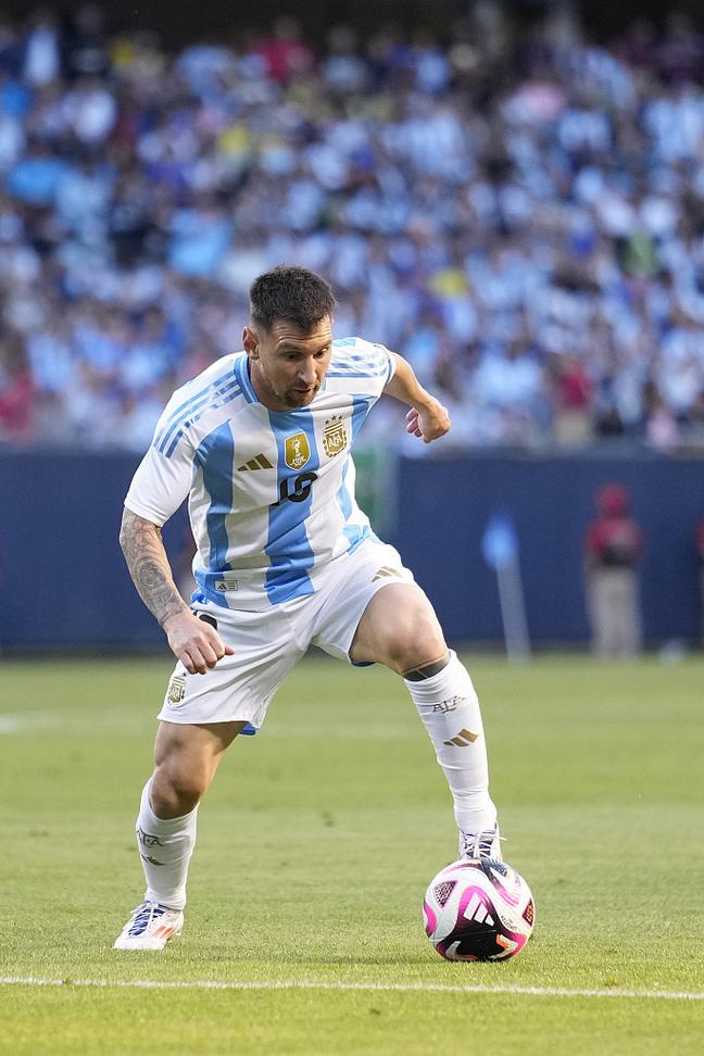 欧冠前瞻：本菲卡出线前景不妙，那不勒斯状态不俗为晋级争三分（欧冠前瞻：本菲卡晋级前景堪忧，那不勒斯状态正佳力拼三分）