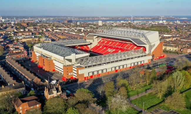 德甲战报：卡德打入唯一进球，十人奥格斯堡1-0汉堡（德甲战报：卡德制胜，十人奥格斯堡1-0力克汉堡）