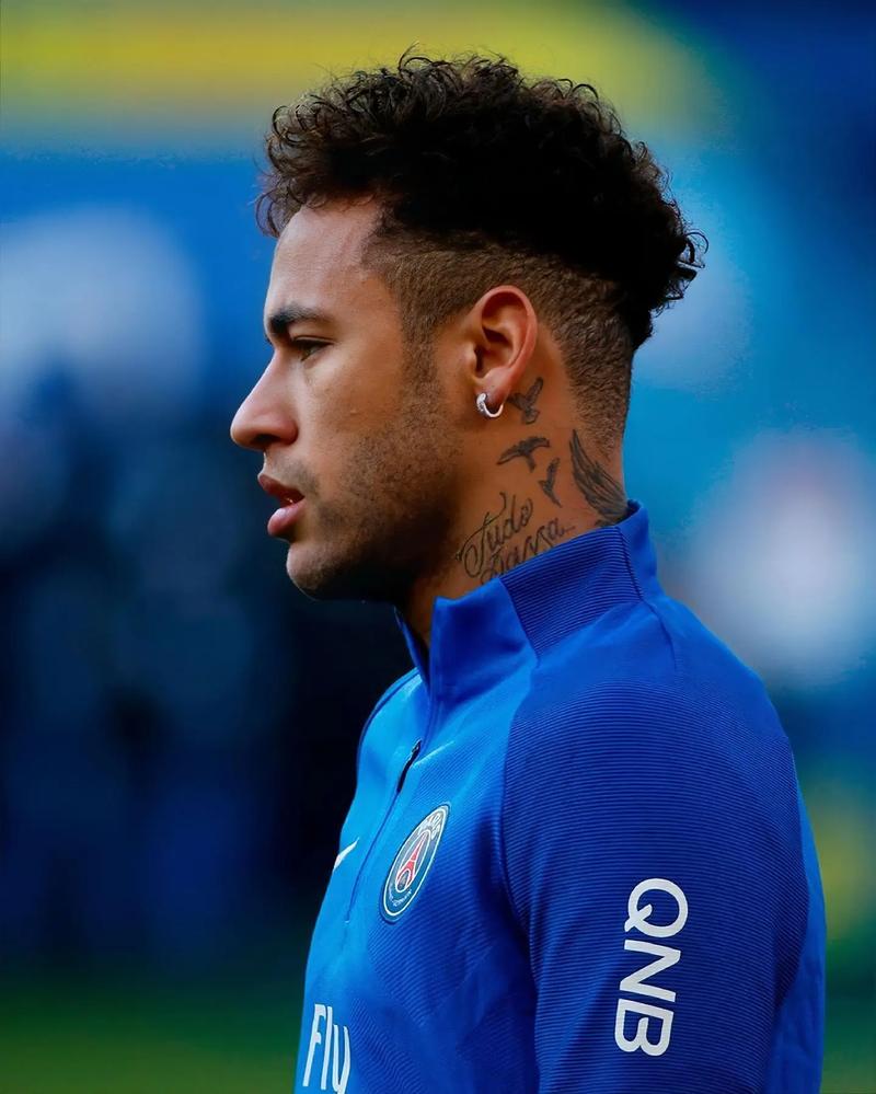 巴萨本赛季13次射门中框，与拜仁、米兰并列五大联赛球队最多（巴萨本季13次射门中框，与拜仁、米兰并列五大联赛榜首）