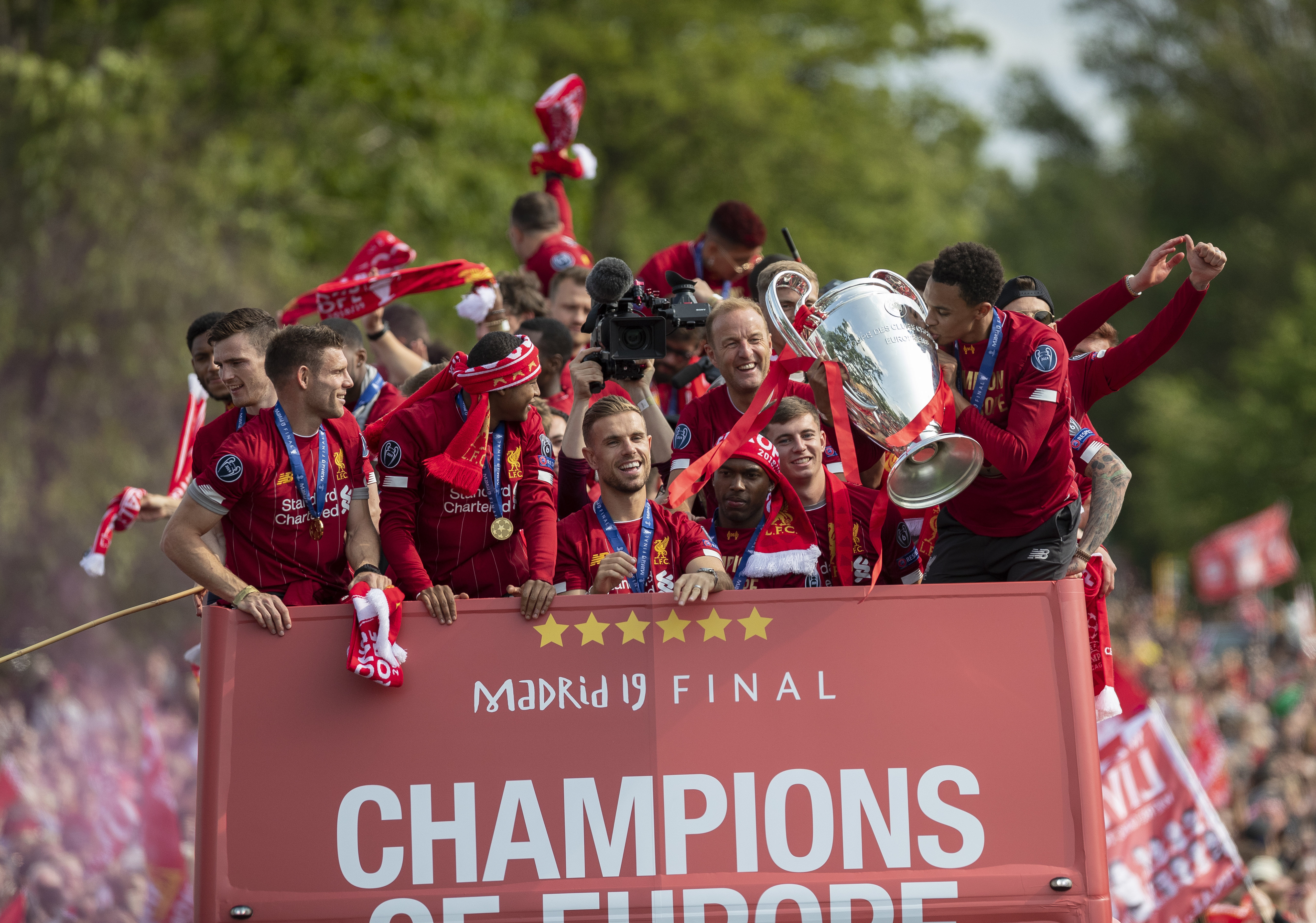 齐达内分享与樊振东切磋的照片：这年轻人球打得着实可以！（齐达内晒与樊振东对练照：这年轻人球技确实可以！）