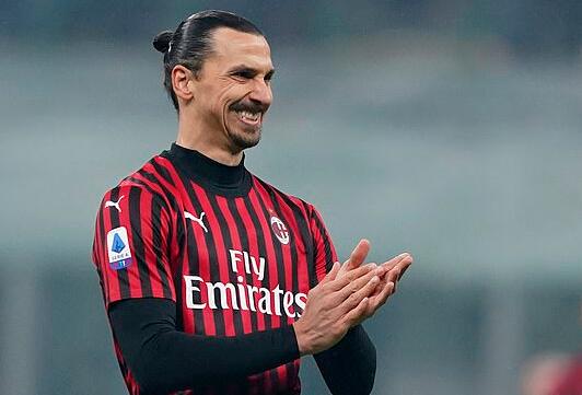 圣保罗总监：会在奥斯卡康复后再讨论未来，做事首先要人性化（圣保罗高层：奥斯卡伤愈后再谈去向，决策以人为本）