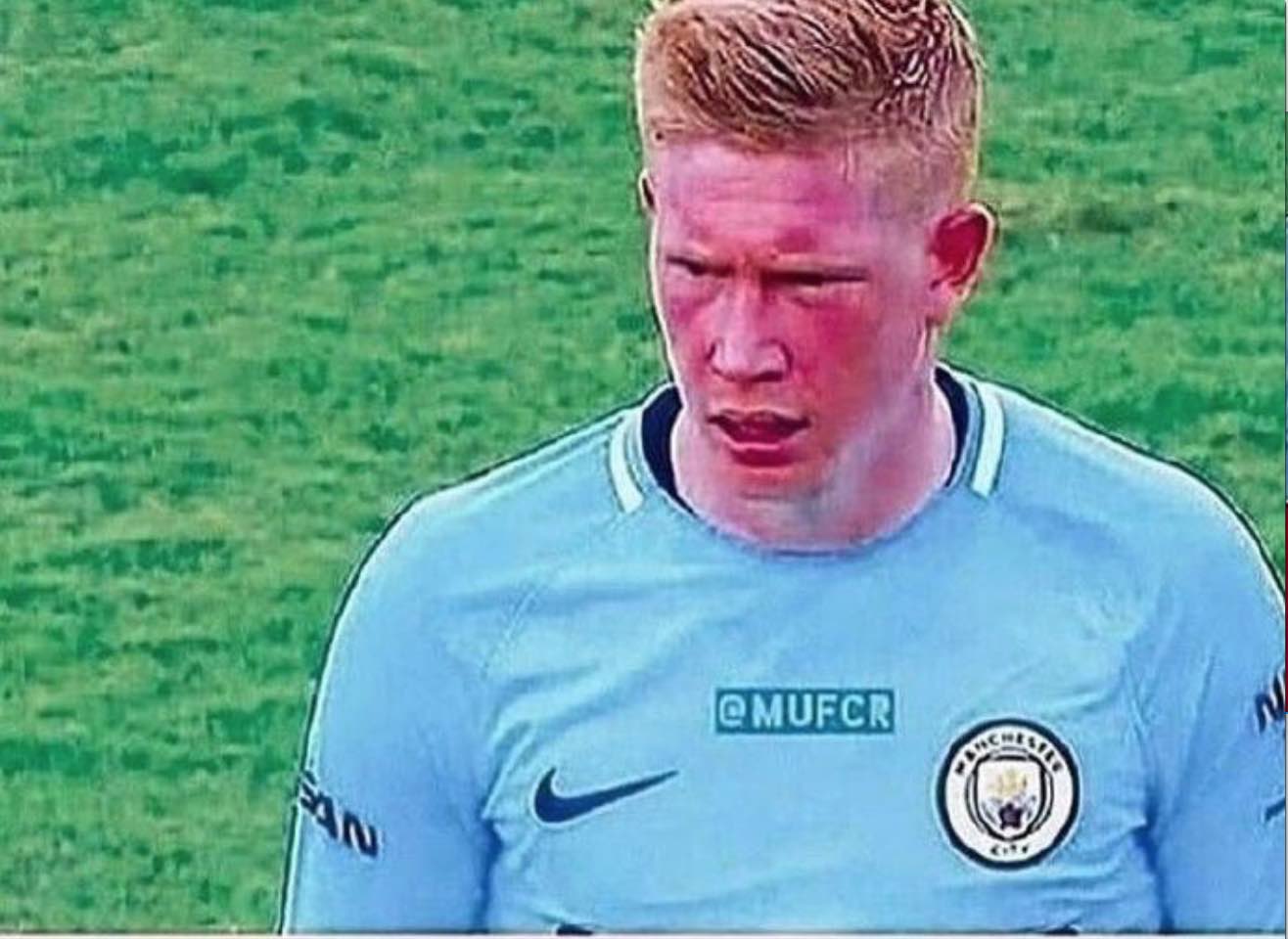 替补门将关键扑救，稳定球队防线（替补门将奉献关键扑救，稳住球队后防）