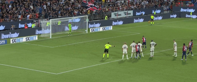 记者总结皇马2025：没有中场大脑纯靠天赋，阿隆索的球队缺乏风格（皇马2025评析：中场无核靠天赋硬撑，阿隆索球队缺少鲜明风格）