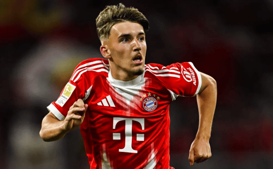 迪纳塔莱：斯帕莱蒂的进攻体系让前锋受益，相信球迷会喜欢他（迪纳塔莱力挺斯帕莱蒂：进攻体系加持前锋，相信会赢得球迷喜爱）