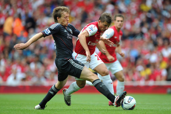 留住中场核心！曝利物浦接近与赫拉芬贝赫续下长约（利物浦接近与赫拉芬贝赫续签长约，中场引擎留队在望）