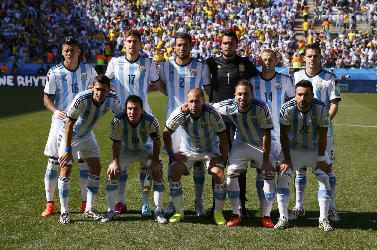 罗尔费斯：格里马尔多本不该踢那么多比赛，希望他能出战纽卡（罗尔费斯：格里马尔多出场过多并非理想，盼其出战纽卡）