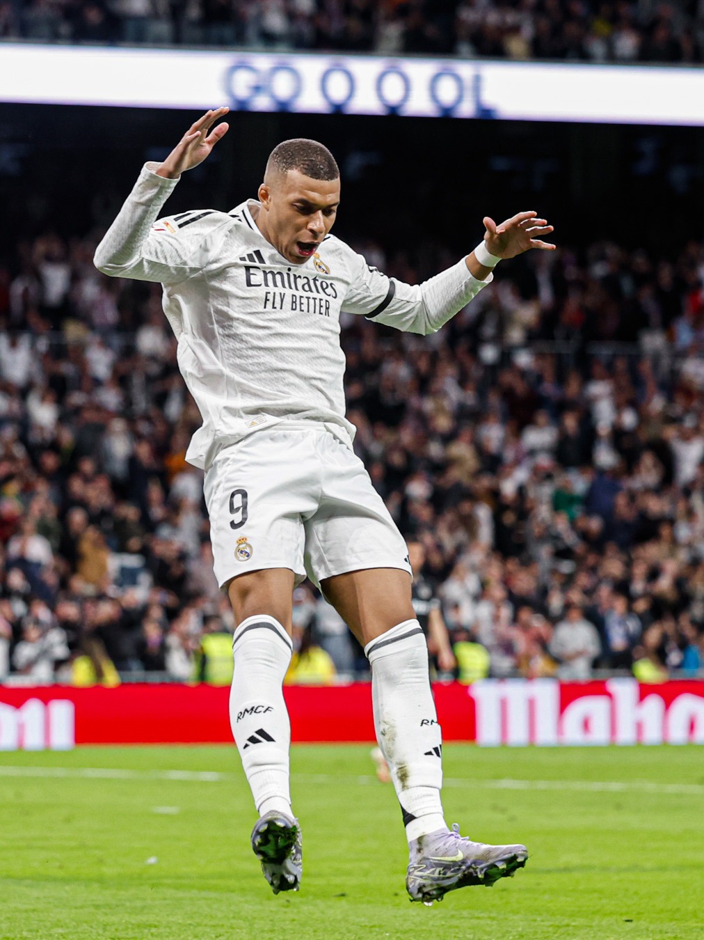 德乙前瞻：杜塞尔多夫大幅迫近降级区，沙尔克需3分巩固榜首（德乙前瞻：杜塞尔多夫逼近降级线，沙尔克力争三分稳住榜首）