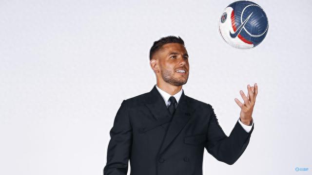 利物浦发布战热刺赛前海报：维尔茨、阿利松等球员出镜（利物浦公布战热刺赛前海报：阿利松、维尔茨等球员亮相）