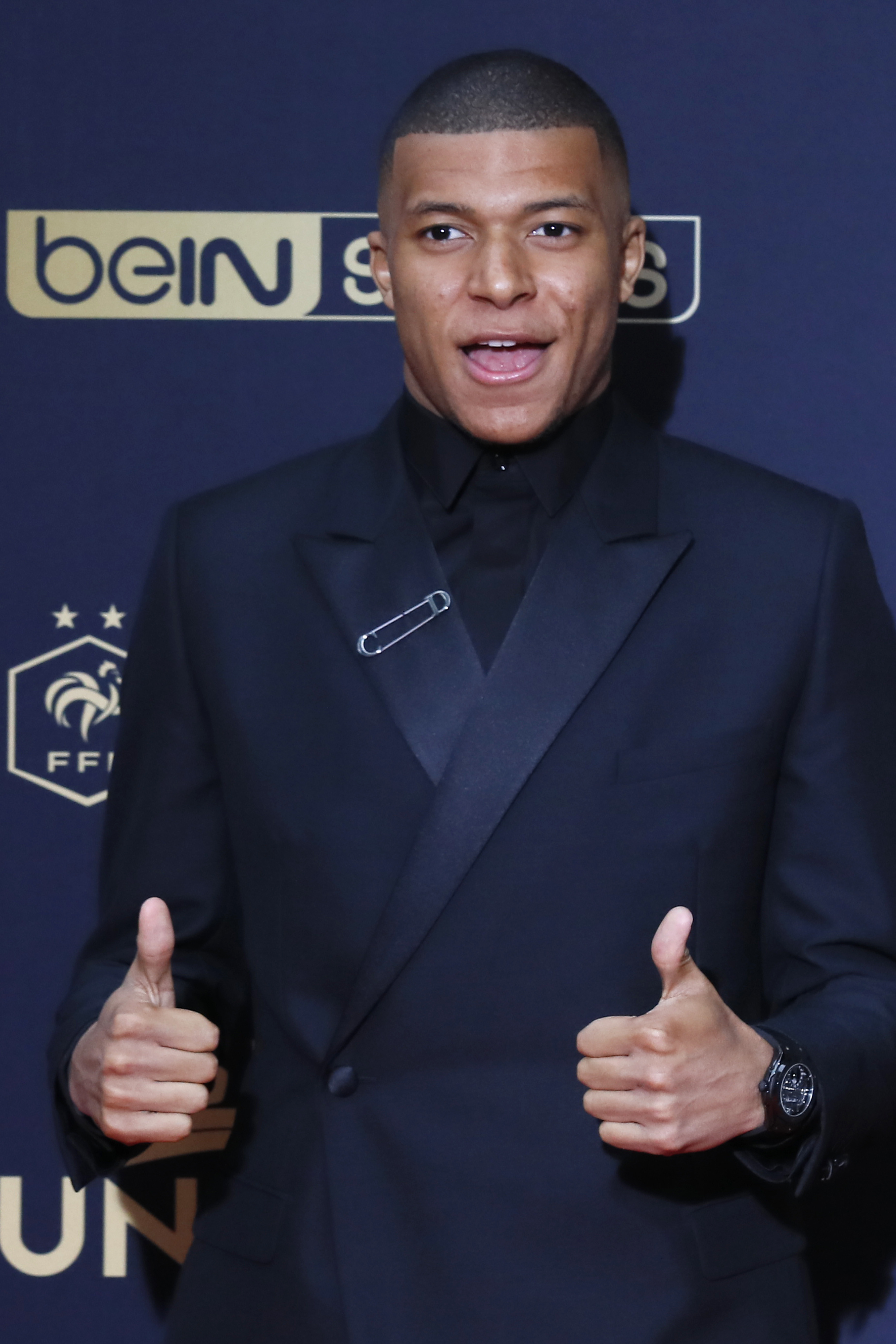 这个动作不吹？全场炸锅（这一动作有多猛？全场瞬间沸腾）