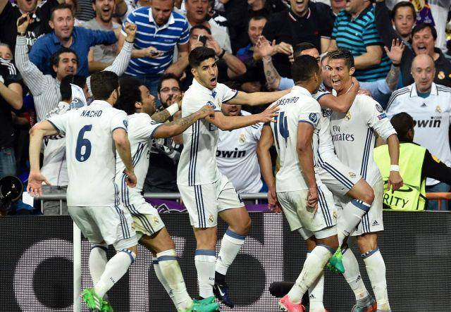 奥斯卡庆祝海港夺冠：我们是冠军！祝贺我的队友、朋友和球迷（奥斯卡庆贺海港问鼎：我们是冠军！致敬我的队友、朋友和球迷）